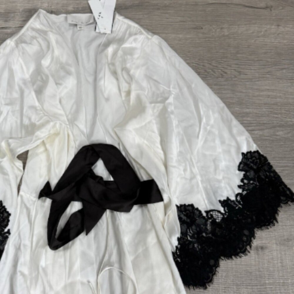 Fleur Du Mal Women's Angel Sleeve Lace Trim Silk Robe Size M/L 10361 - Picture 3 of 3